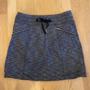 Athleta Wonens Skort Charcoal Gray Front Pockets Silver Zippers Womens Size XXS